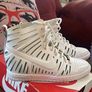 Nike womens Preowned size 8 white sweet classic textile sneakers!